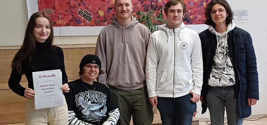 Gruppenbild mit 5 Schulschachspielern