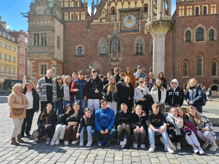Gruppenfoto vor dem Alten Rathaus in Breslau