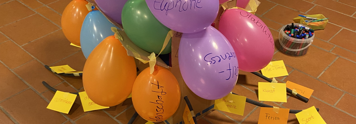 Luftballons als Symbol für einen vollen Tank