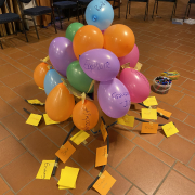 Luftballons als Symbol für einen vollen Tank