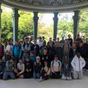 Die deutsch-französische Schülergruppe besucht mit ihren Lehrerinnen die Thermalquellen von Vichy