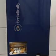 Man sieht den angebrachten Periodenspender.