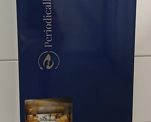 Man sieht den angebrachten Periodenspender.