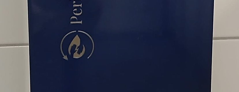 Man sieht den angebrachten Periodenspender.