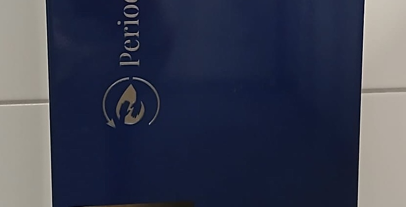 Man sieht den angebrachten Periodenspender.