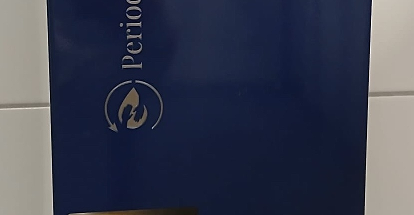 Man sieht den angebrachten Periodenspender.