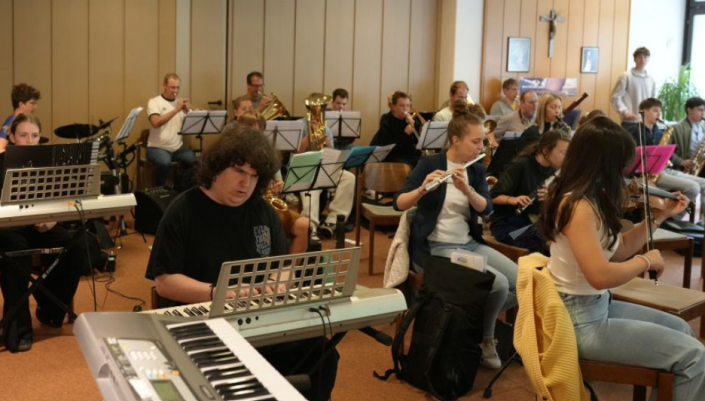 08 Orchester Tutti-2 ein Schulorchester bei der Tutti-Probe